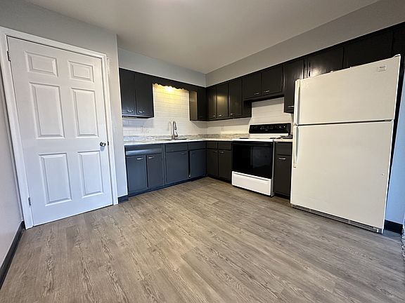 3rd image of 2941 Park Terrace Dr #3