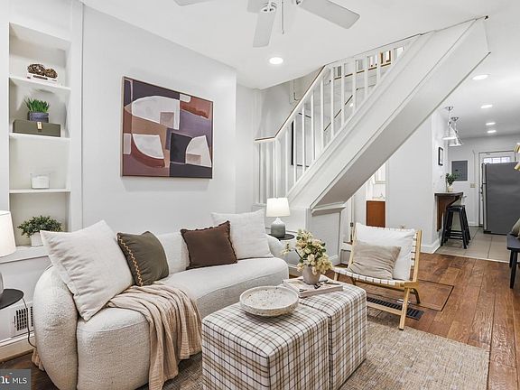 3rd image of 2736 Fox St