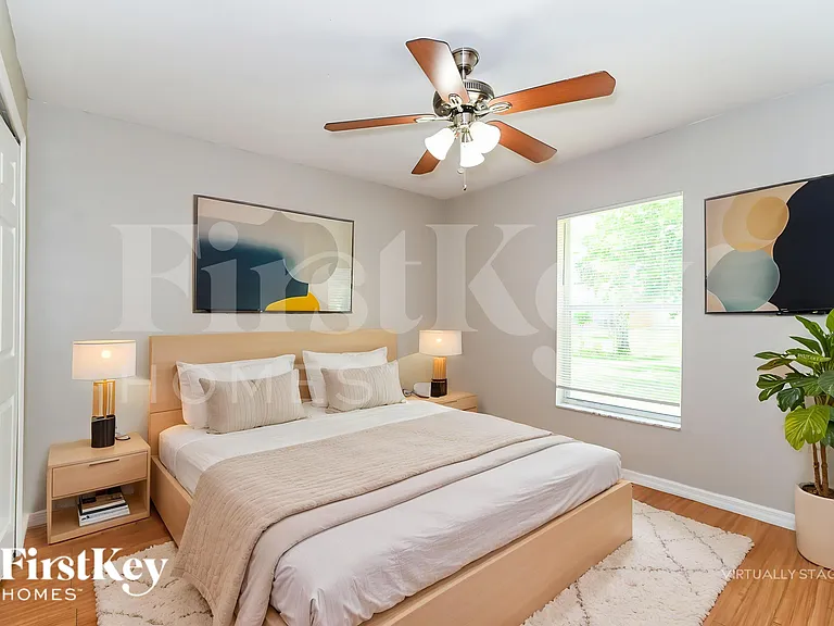 2108 NE 15th Pl — Photo 16