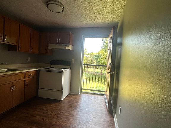 5th image of 2618 Carr St #11