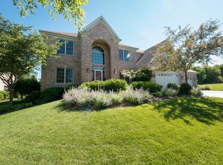 11 Springbrook Ln, Algonquin, IL 60102