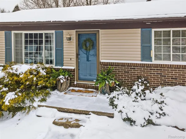 3843 Thomas Rd, Oxford, MI 48371