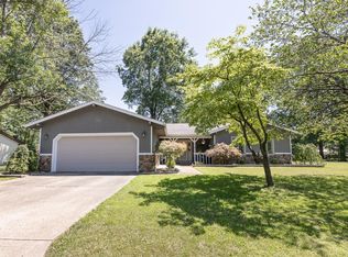 504 Green Haven Dr, Swansea, IL