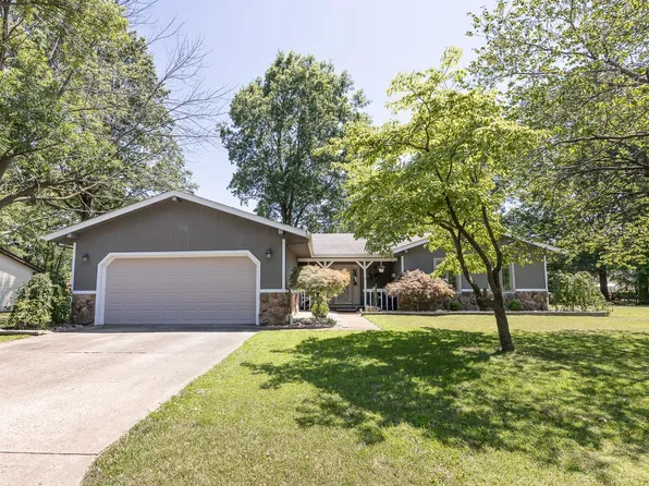 504 Green Haven Dr, Swansea, IL 62226