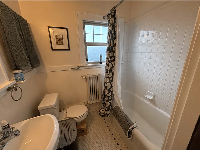 5019 Phinney Ave N — Photo 7