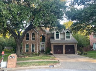 1113 W Winding Creek Dr, Grapevine, TX 76051