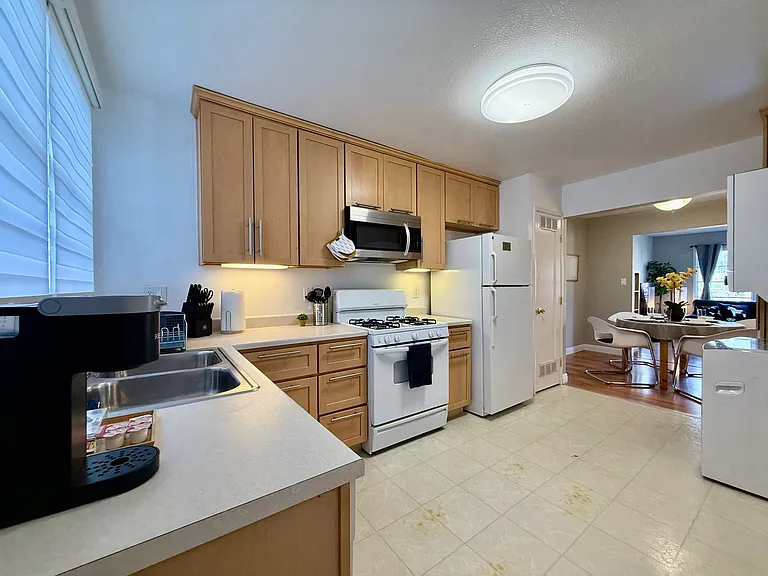 6131 Burlingame Ave — Photo 9