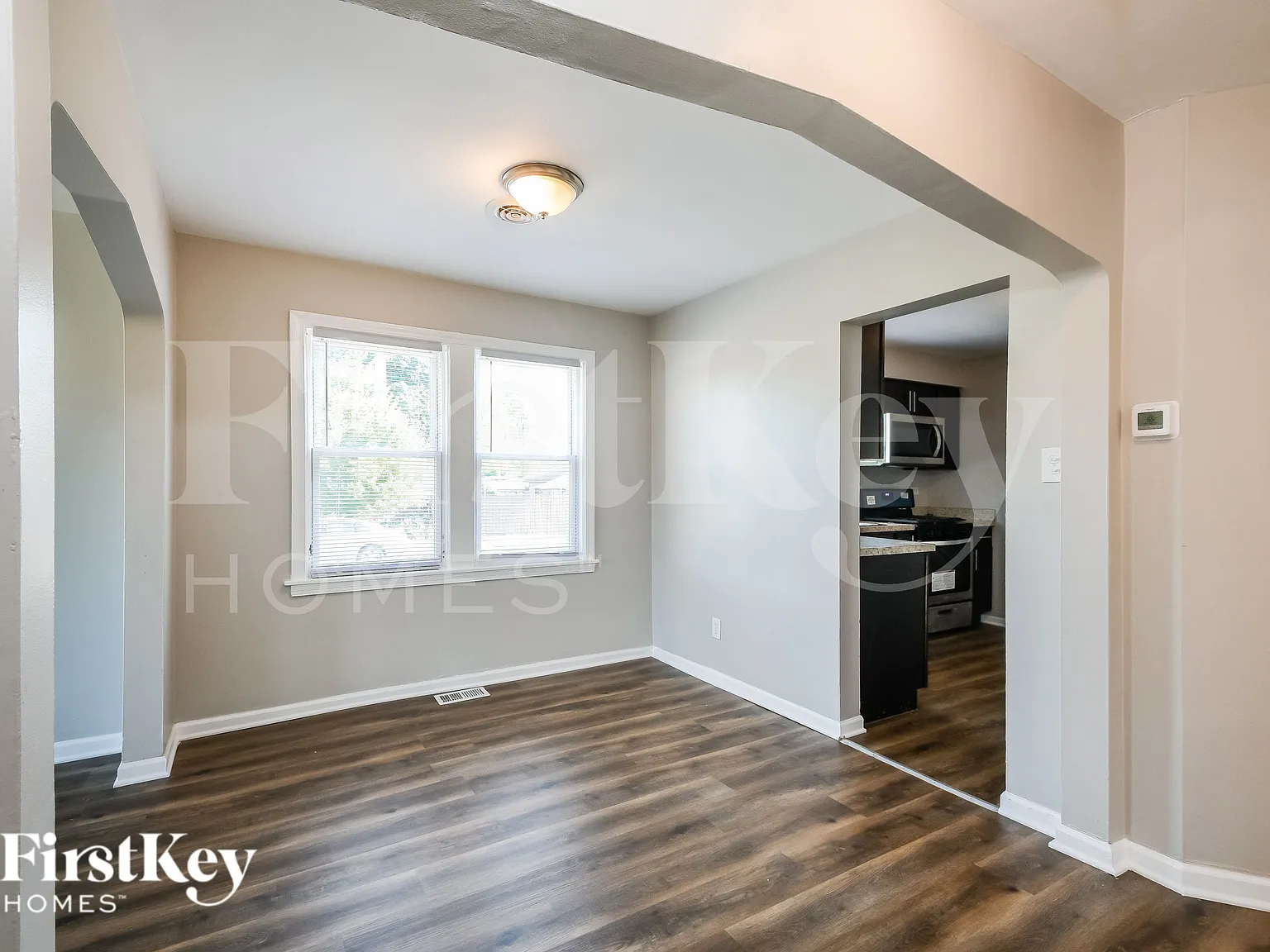 3 bed, 1.0 bath, 1108 sqft, $2,410 — Photo 4