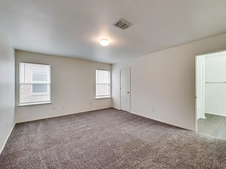 2946 Midbury Dr — Photo 13