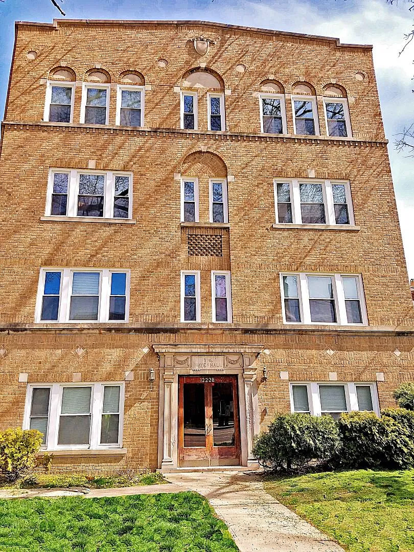 Hayes Hall — Photo 1
