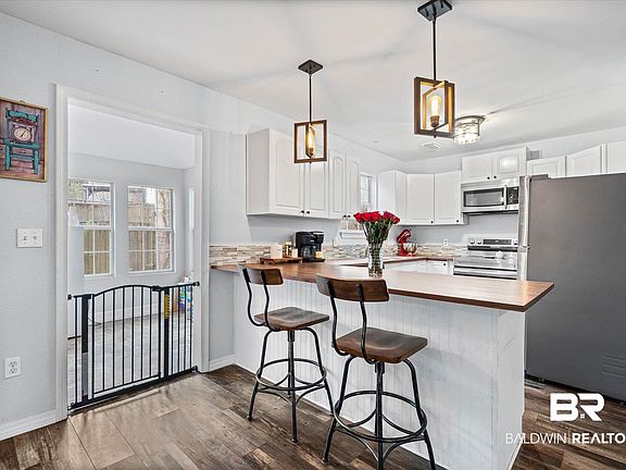 4th image of 101 Pagan Cir