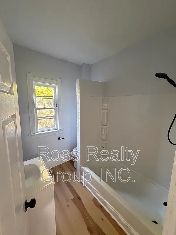 4 bed, 2.0 bath, 1301 sqft, $1,300 — Photo 3