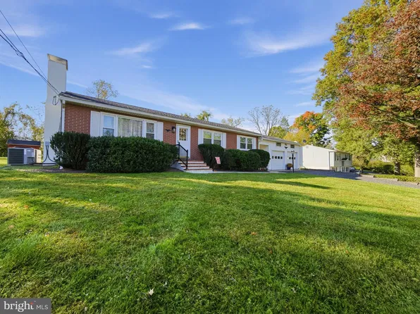73 Sunset Dr, New Hope, PA 18938