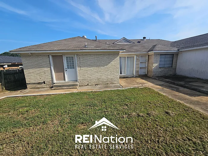 4 bed, 2.0 bath, 1804 sqft, $1,695 — Photo 2