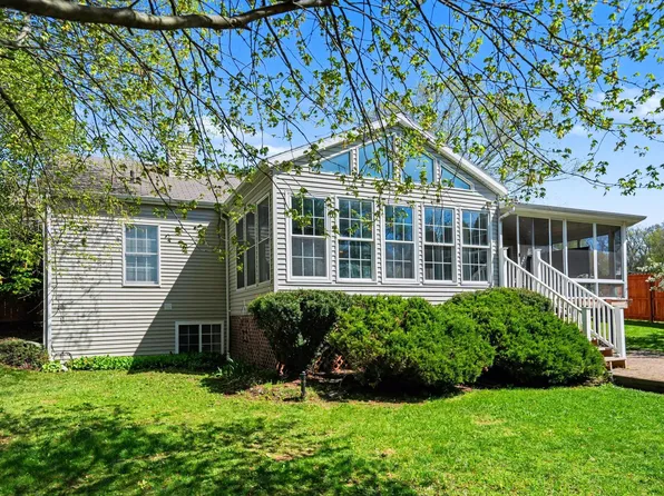 705 Ottawa Ct, Buchanan, MI 49107