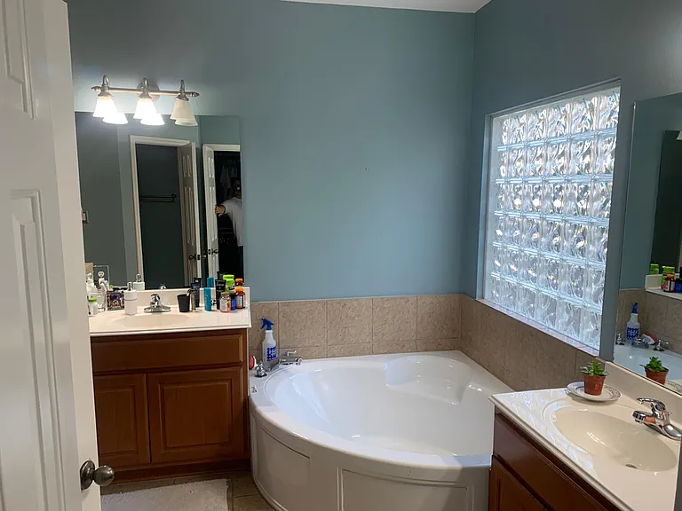 114 Blue Thorn Trl — Photo 5
