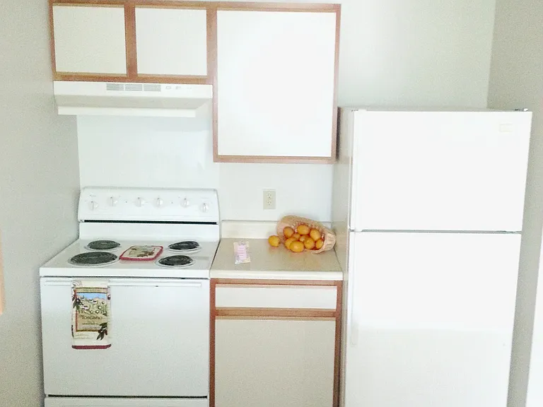 Meridian Stratford Place Senior 55+ Apartments — Photo 16