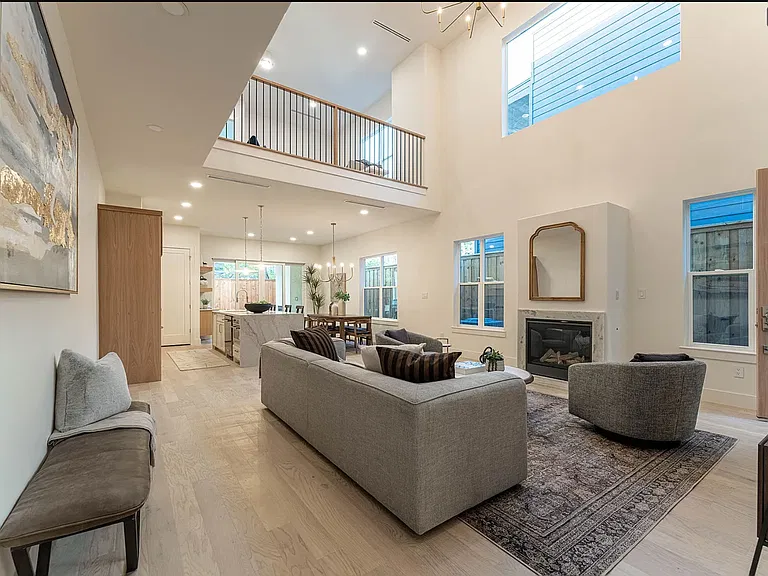 4525 Rusk Ave — Photo 3