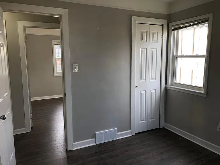 27189 Seyburn Ave — Photo 4