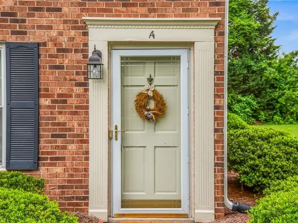 2330 E Bay Meadows Ct, Winston Salem, NC 27103