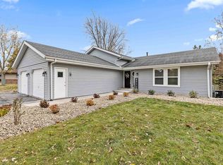 6099 Mulford Hills Dr, Loves Park, IL 61111