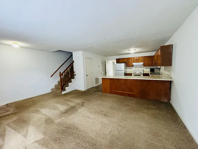 850 Patrick Henry Dr — Photo 6