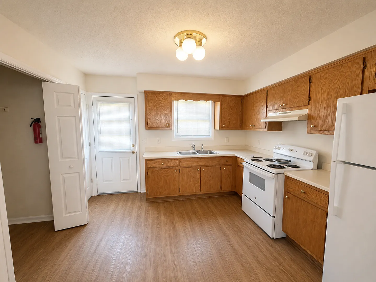 Two bedroom, 1.5 townhouse in Graham (Park Place Apts) — Photo 2