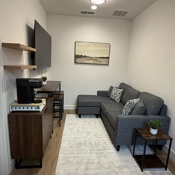 1850 Pinot Noir Way — Photo 3