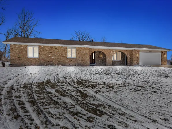 9800 Hall Rd, Cedar Rapids, IA 52411