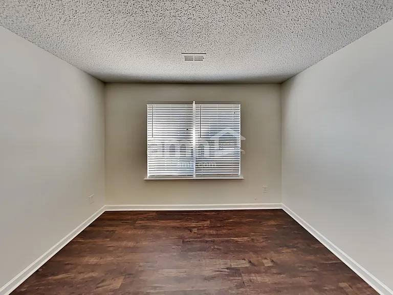 10713 Haddington Dr NW — Photo 6