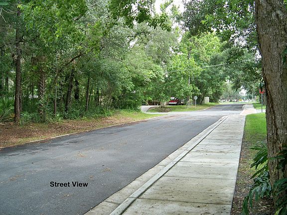 2nd image of 962 N Lakeview Dr