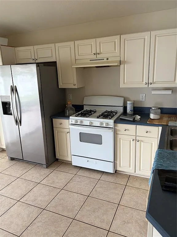 3 bed, 2.0 bath, 1254 sqft, $2,300 — Photo 4