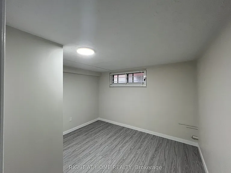 9 Dewlane Dr — Photo 1