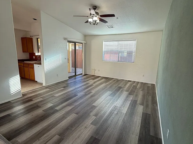 751 Skyview Ln — Photo 4