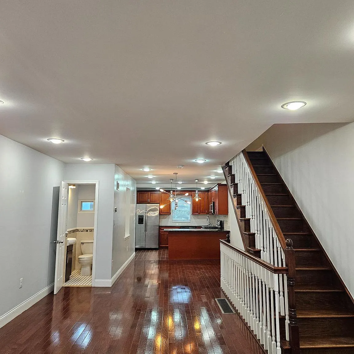 3 bed, 1.5 bath, 1176 sqft, $2,000 — Photo 3