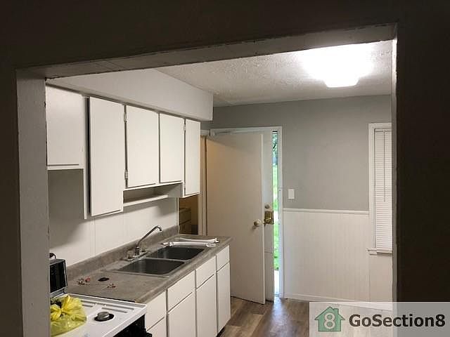 1st image of 904 S Central Dr
