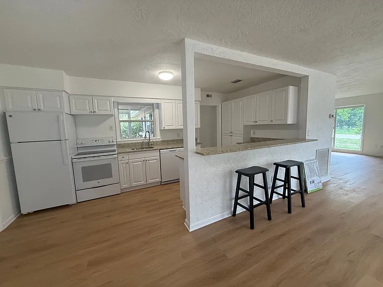 2588 Colorado St — Photo 10