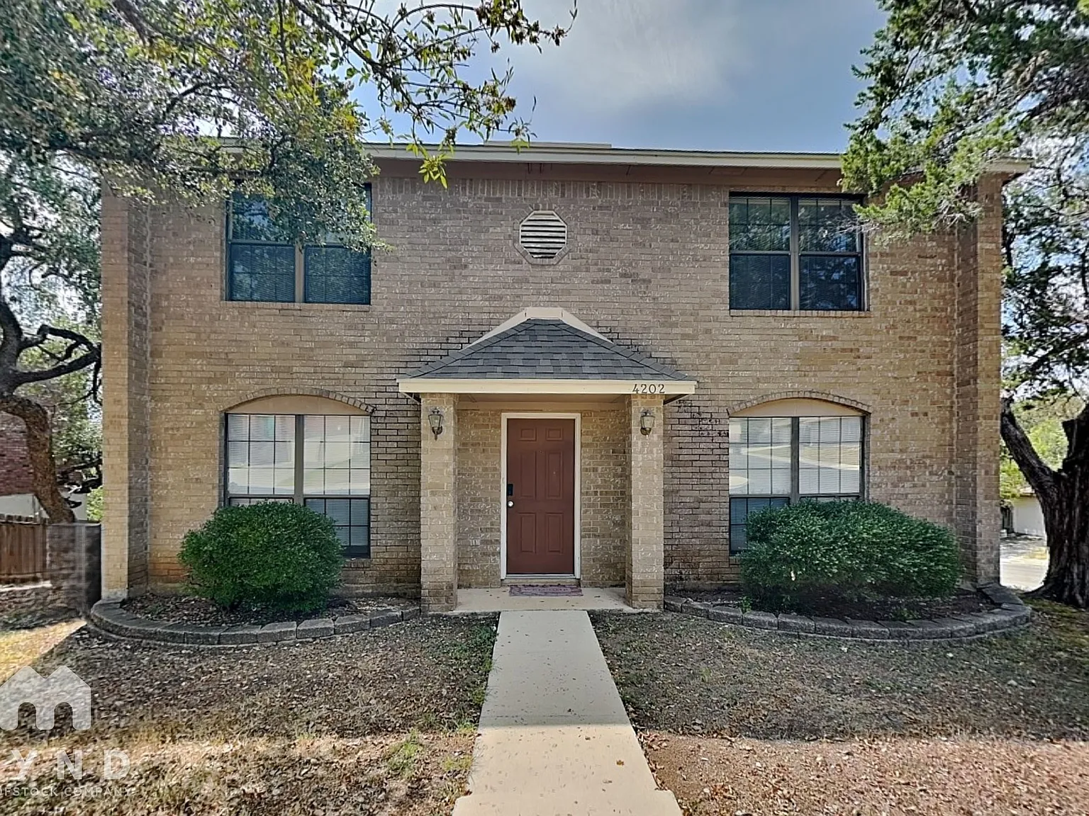 3 bed, 2.5 bath, 1823 sqft, $2,000 — Photo 1