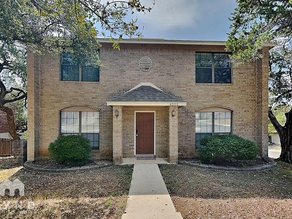 4202 Knollbluff