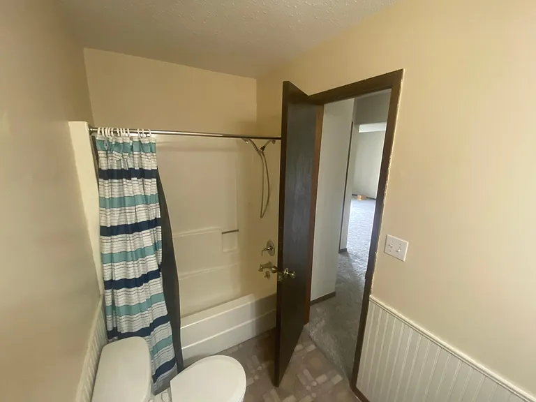 1059 NW Greenwood St — Photo 5