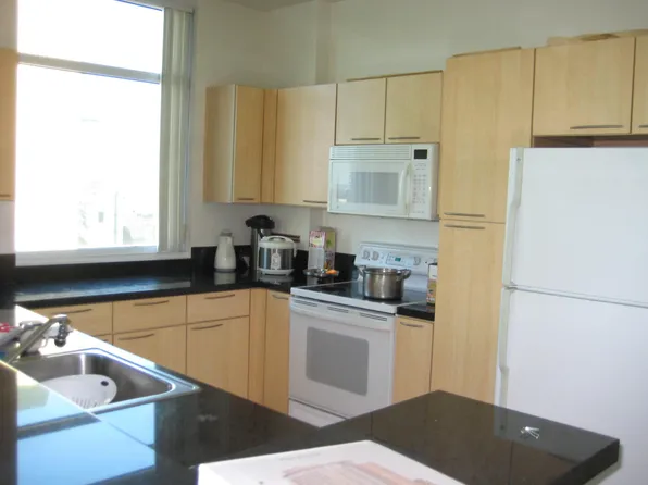 1 Lakeside Dr APT 1004, Oakland, CA 94612