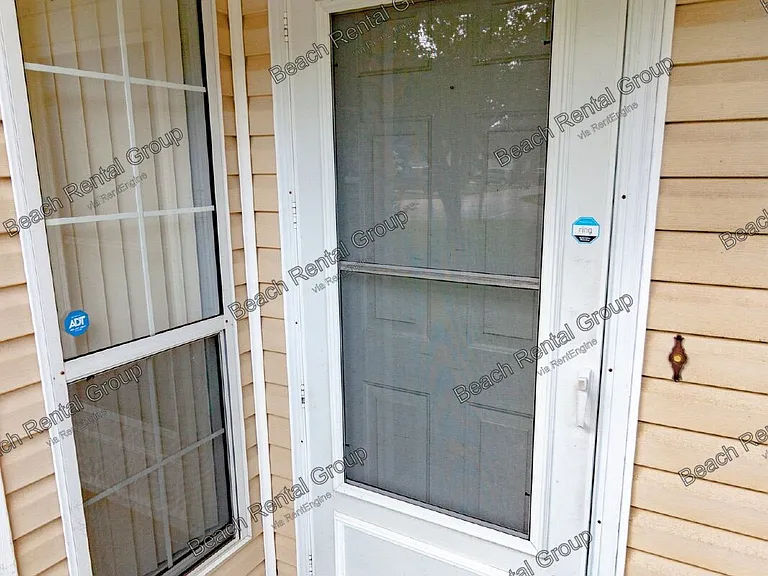 6661 Wisteria Dr — Photo 3