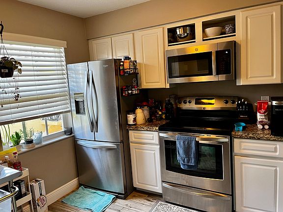 2nd image of 1035 Lakeshore Dr #202