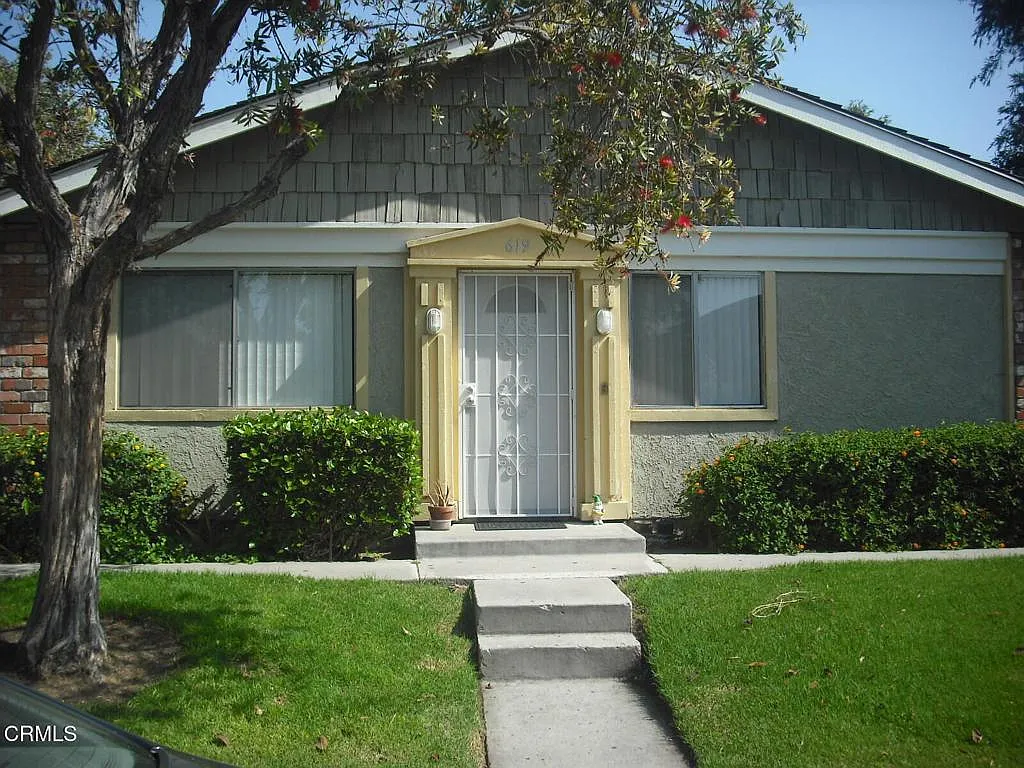 2 bed, 1.0 bath, 806 sqft, $2,600 — Photo 1
