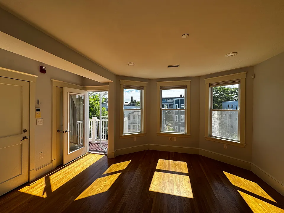 29 Cameron Ave #B