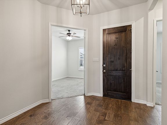 3rd image of 2906 Peekaboo Ln