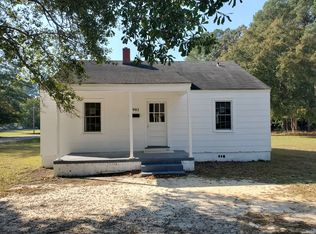 901 N Fulton St, Raeford, NC 28376