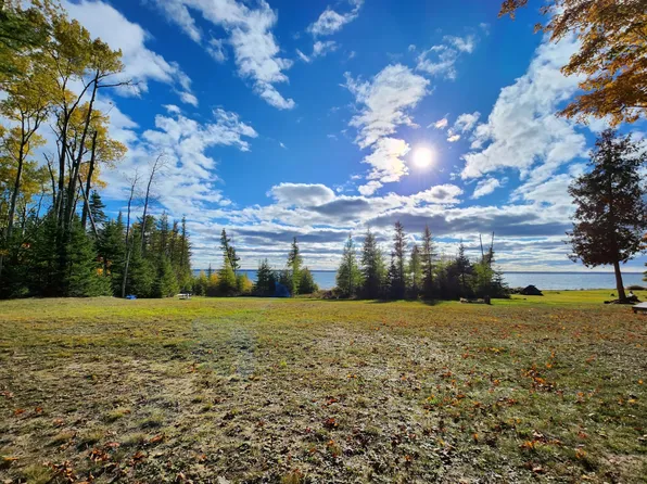 1222 Whitetail Dr, Bois Blanc Island, MI 49775