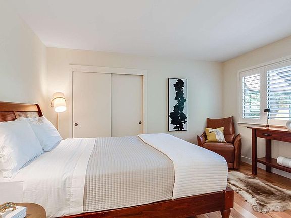 4th image of 5 Ridge View Dr