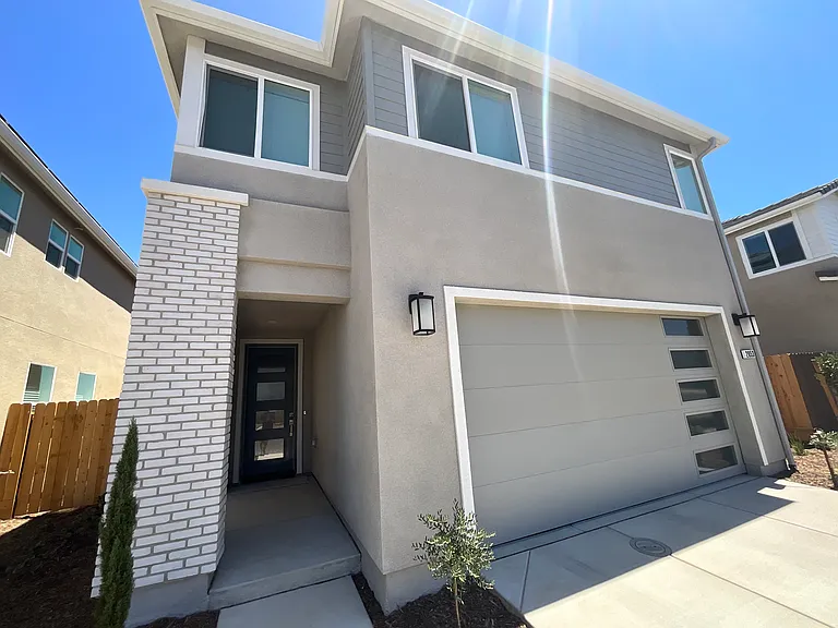 2053 N Wagon Ln — Photo 1